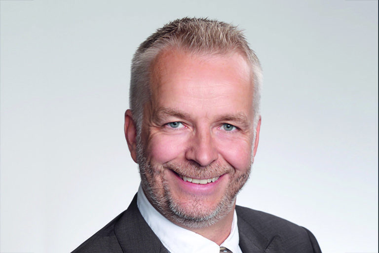 Kuvassa Kari Hiekkanen, johtava tutkija Aalto-yliopistosta