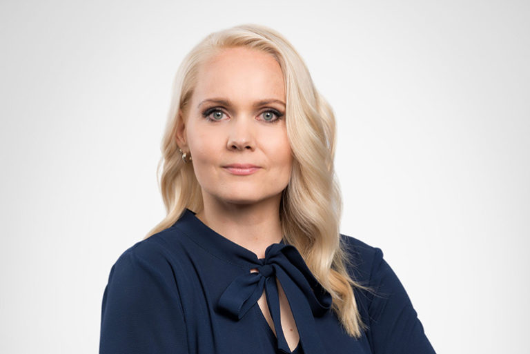 Kuvassa Terhi Maczulskij, tutkimuspäällikkö, Etla