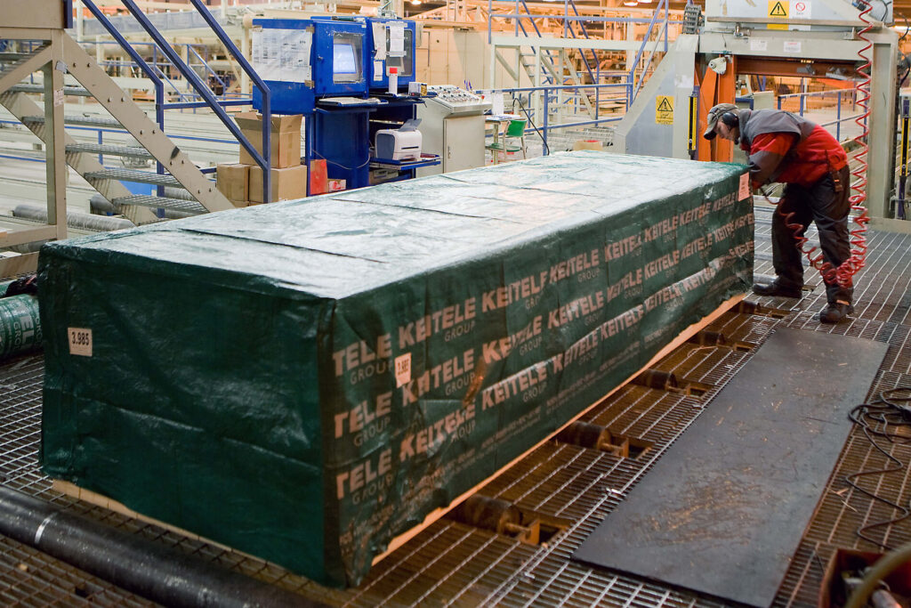 Valmista sahatavaraa Keiteleen sahalla.