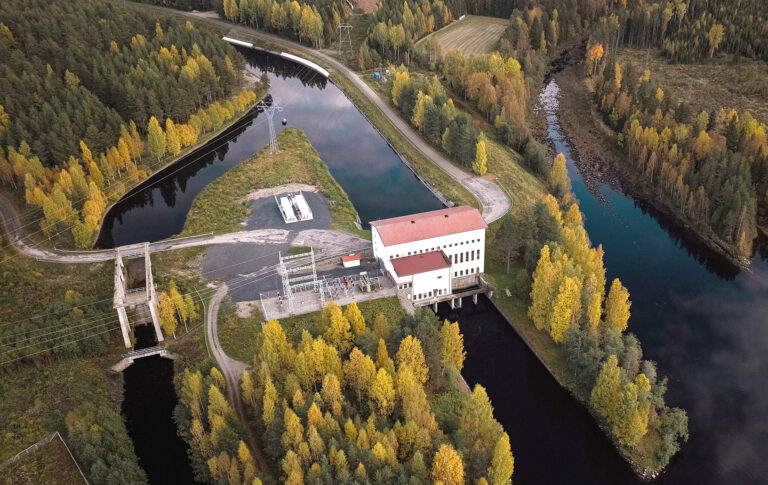 Vesivoimalaitos Onjoella ilmasta käsin katsottuna.