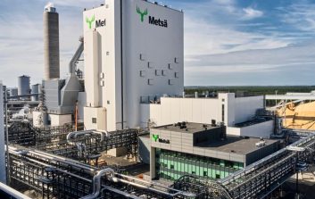 Havainnekuva suunnitellusta vedyn talteenottolaitoksesta Metsä Groupin biotuotetahtaan yhteyteen.