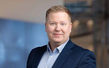 Petri Hyyryläinen UPM. Henkilökuvaus: Milla von Konow