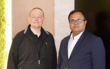 Marko Jämsen ja Hirenkumar Barbhaya katsovat kohti kameraa.